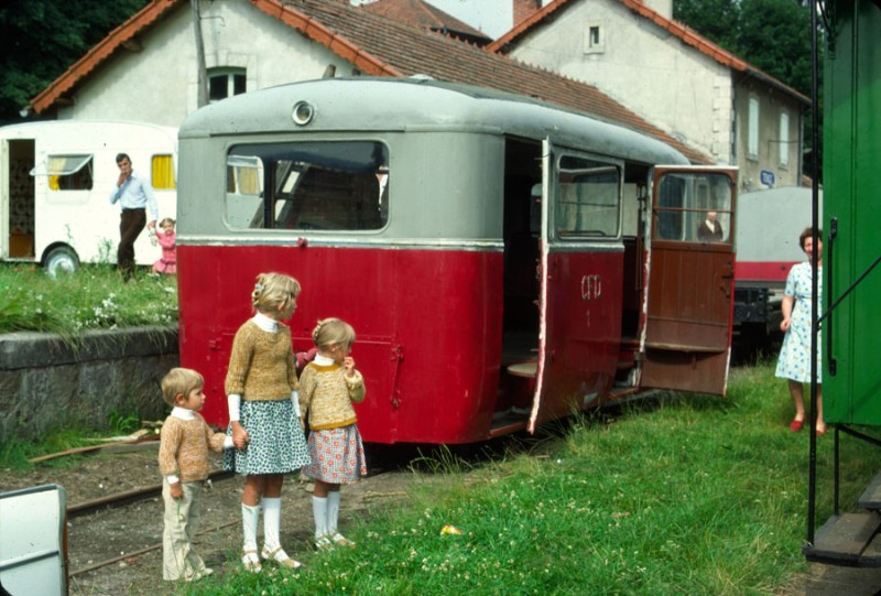 1977-07-332vm red.jpg