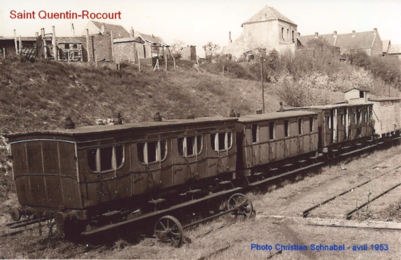 02 VBSQ St-Quentin - dépôt de Rocourt - Voit VBSQ A1B3 n°3 B5 n°9 et A1B3 n°4 - 19 avril 1953 (Christian Schnabel n°1891 - AJA 008).jpg