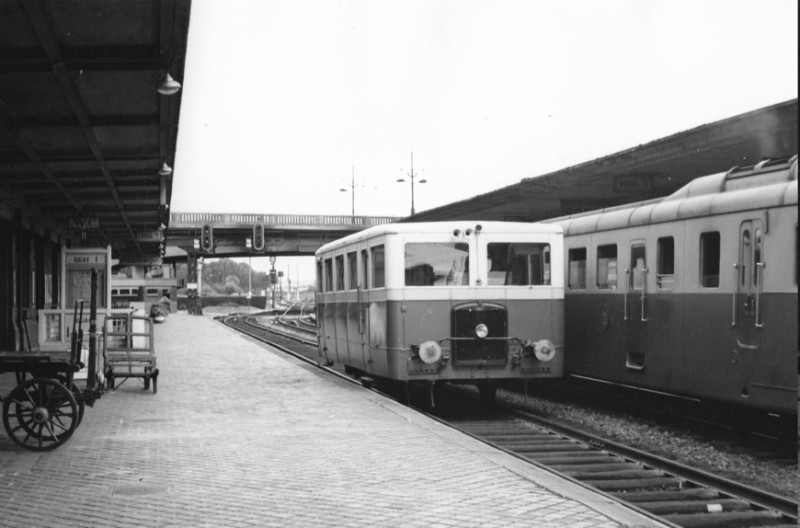 En gare de St-Quentin le 2 août 1952 (Jacques Bazin F82-1)