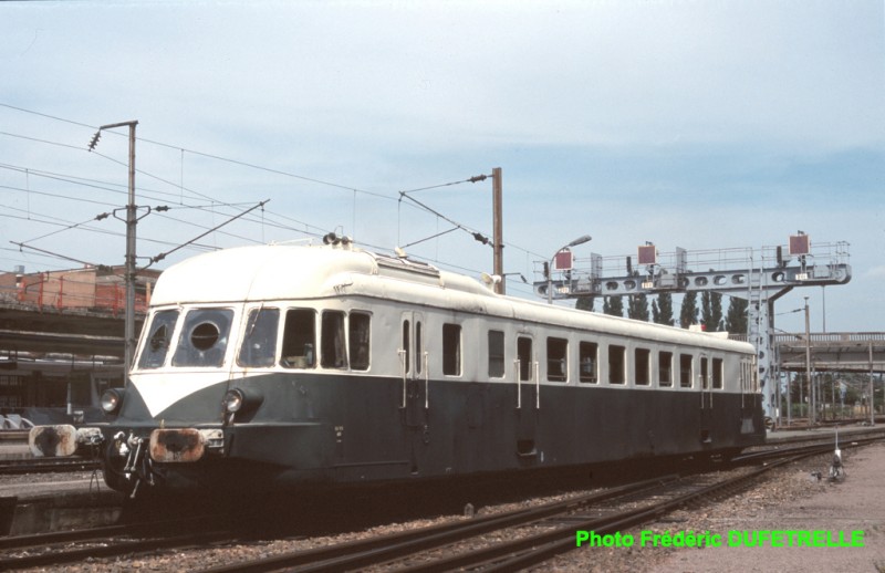 St-Quentin SNCF quai 5 - ABJ n°28  (ex X3623) juillet 1997 © Frédéric Dufetrelle