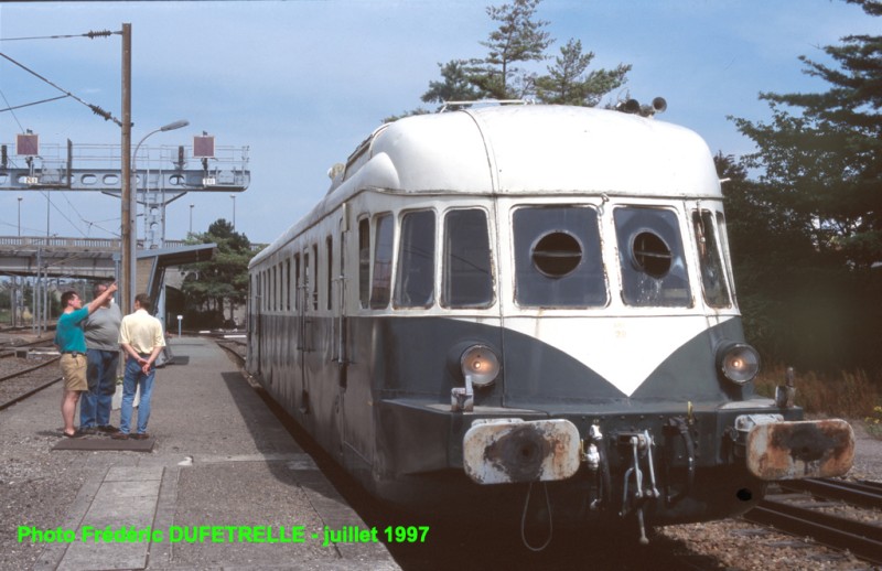 St-Quentin SNCF quai 5 - ABJ n°28  (ex X3623) juillet 1997 © Frédéric Dufetrelle