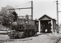 2a Uzerche - locamotive Batignolles au dépôt.jpg